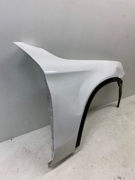 Крыло переднее правое