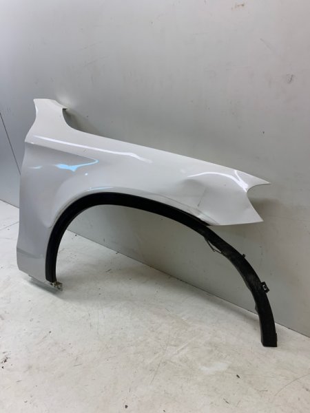 Крыло переднее правое