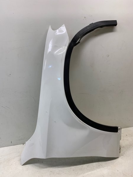 Крыло переднее правое