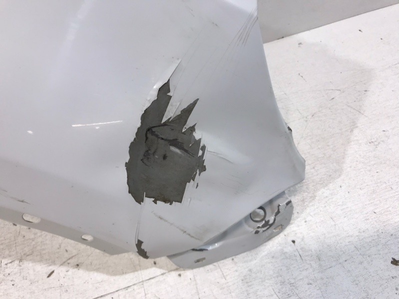 Крыло переднее правое