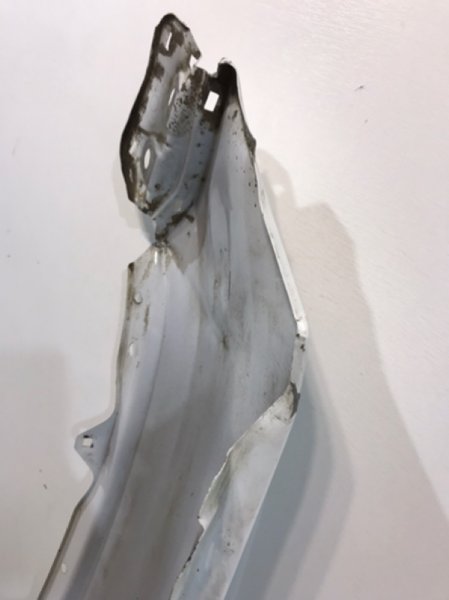 Крыло переднее правое