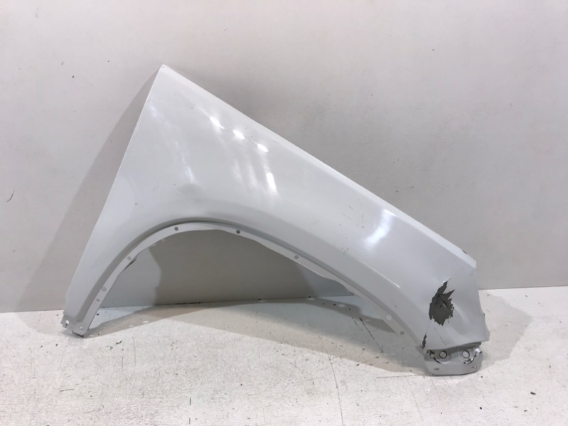 Крыло переднее правое