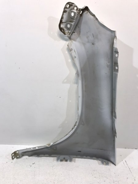 Крыло переднее правое