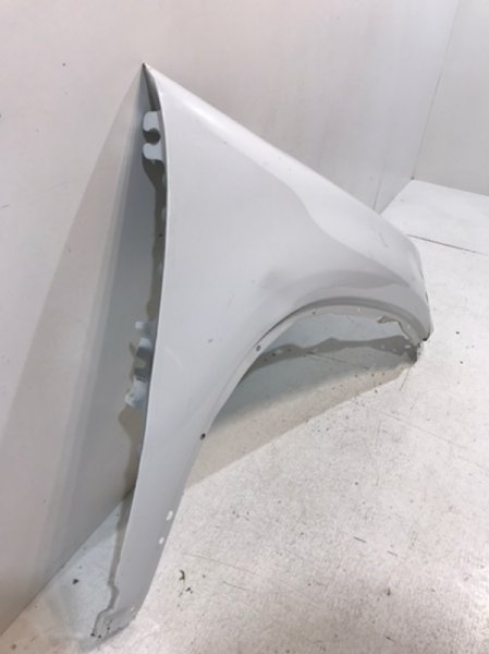 Крыло переднее правое