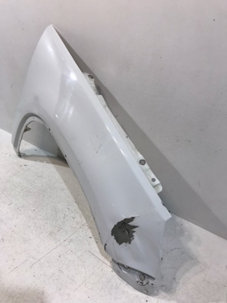 Крыло переднее правое