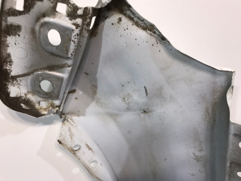 Крыло переднее правое