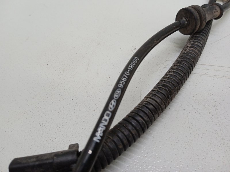 Датчик ABS передний