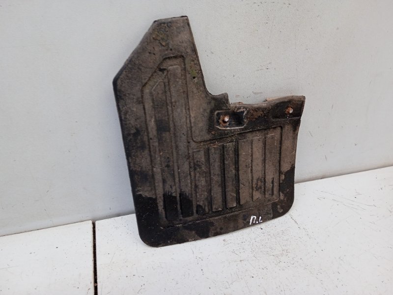 Брызговик передний левый