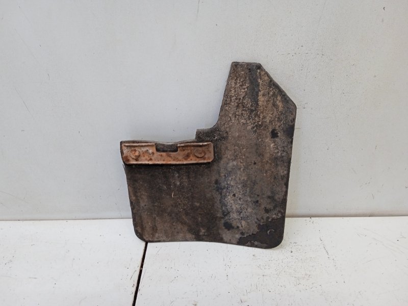 Брызговик передний левый