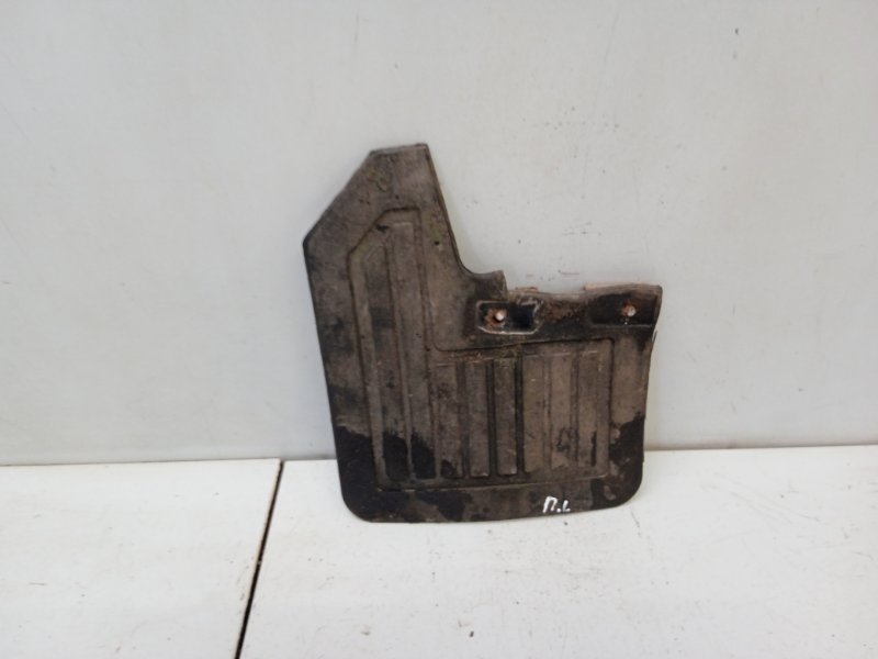 Брызговик передний левый