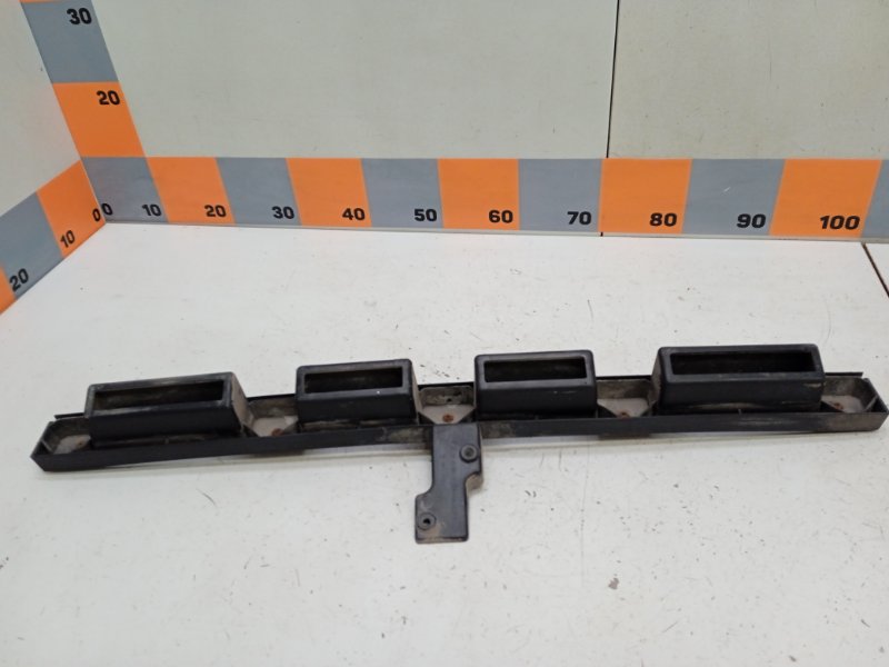 Направляющая заднего бампера