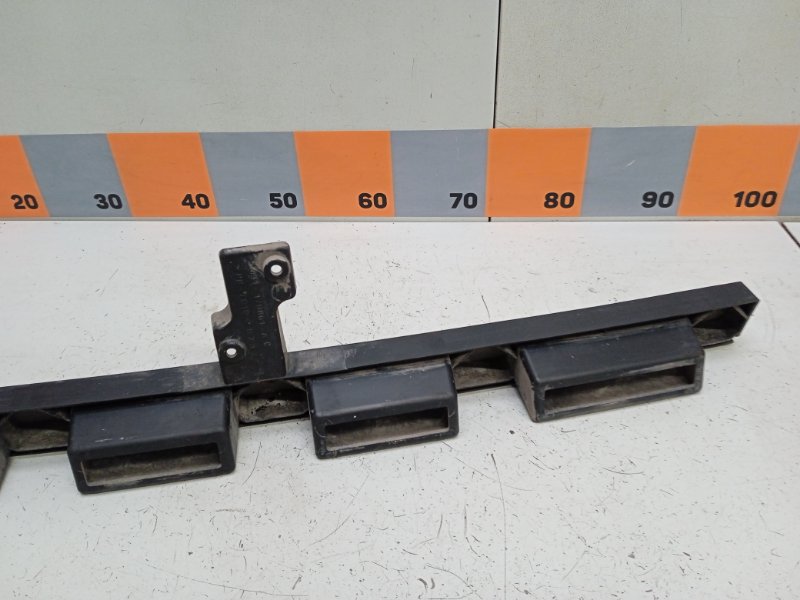 Направляющая заднего бампера