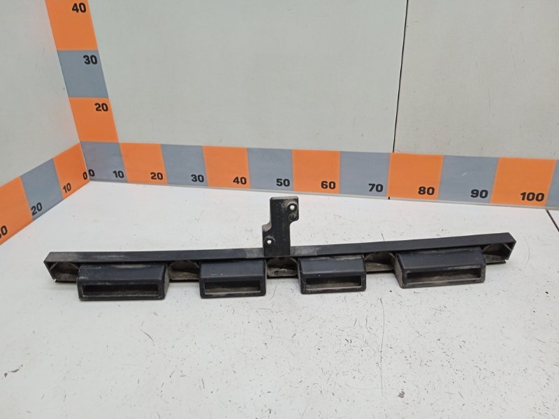 Направляющая заднего бампера