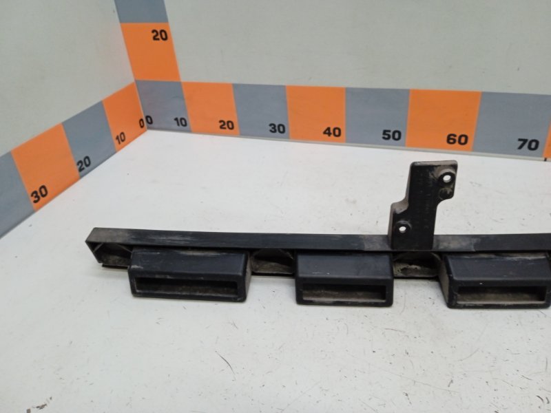 Направляющая заднего бампера