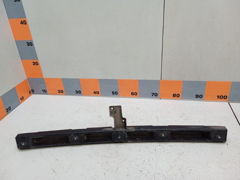 Направляющая заднего бампера