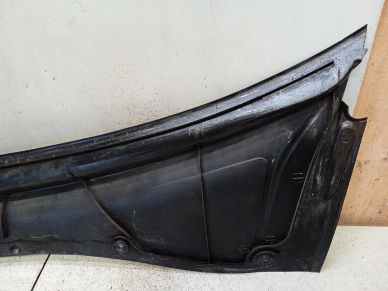 Решетка стеклоочистителей (Жабо)