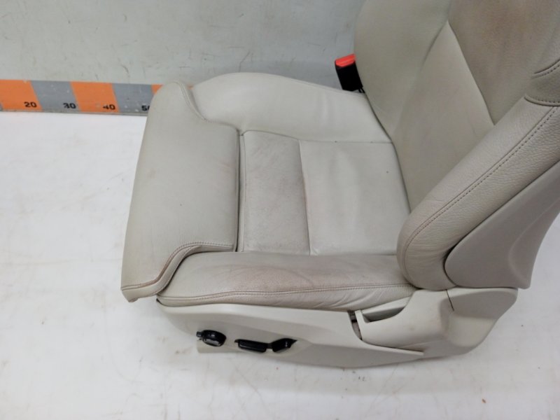 Сиденье переднее левое