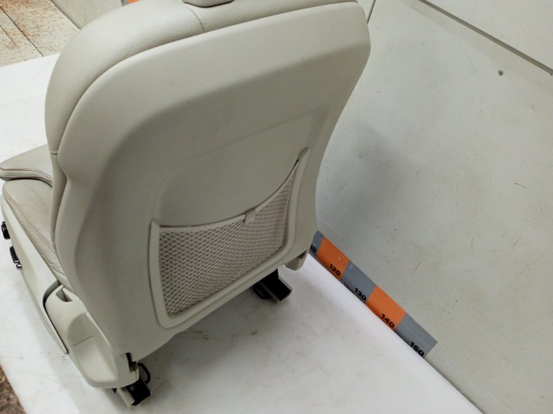 Сиденье переднее левое