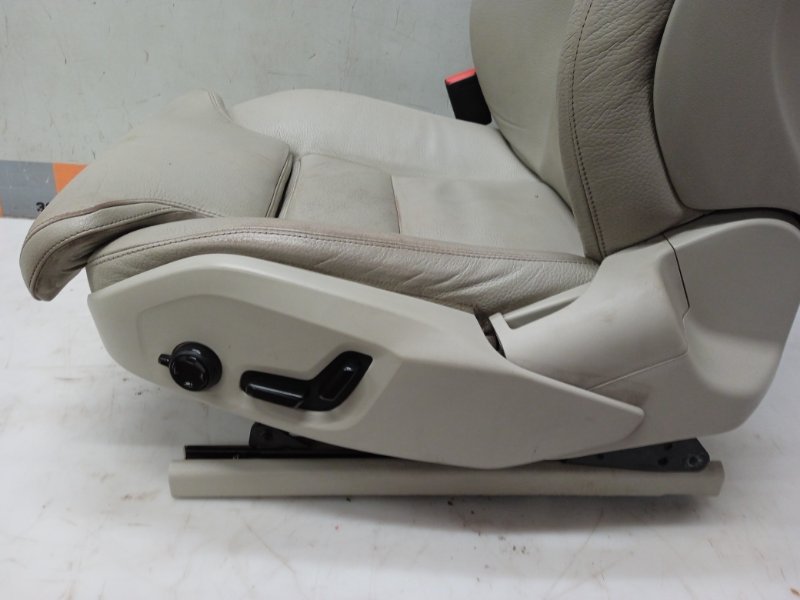 Сиденье переднее левое