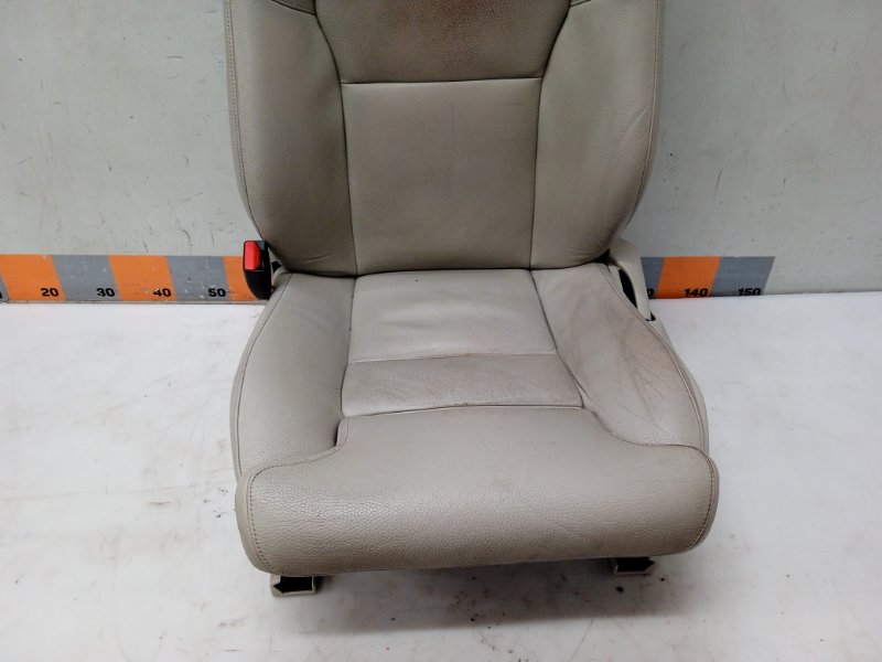 Сиденье переднее левое