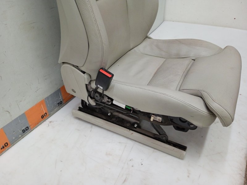 Сиденье переднее левое