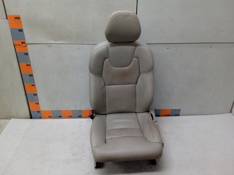 Сиденье переднее левое