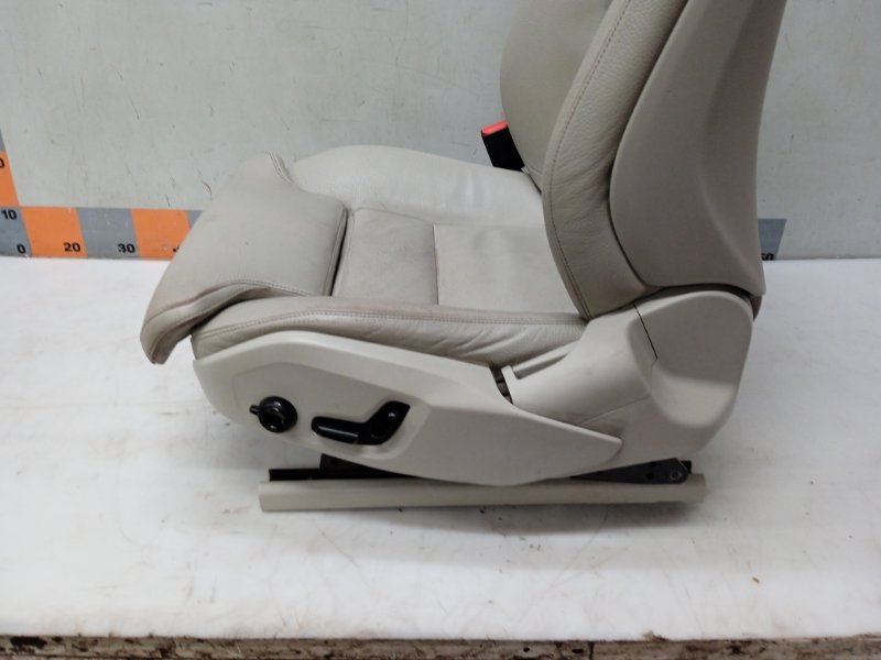 Сиденье переднее левое