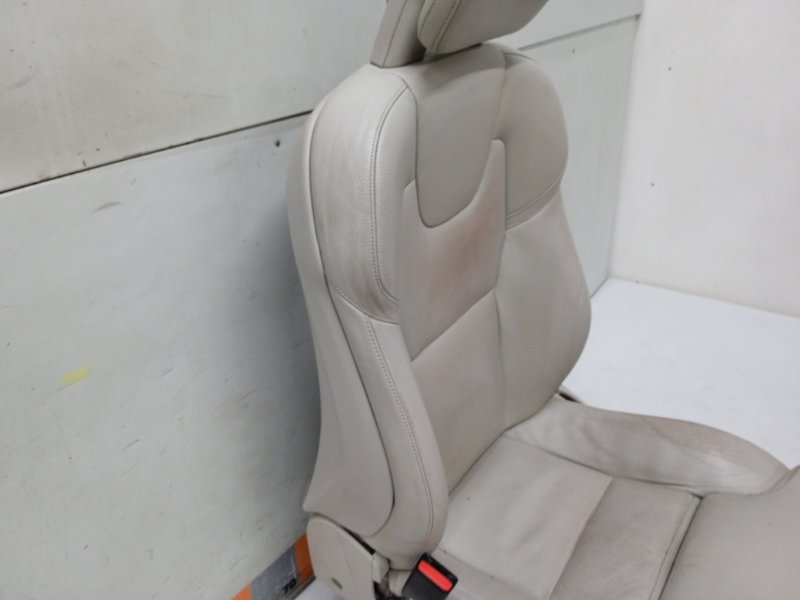 Сиденье переднее левое