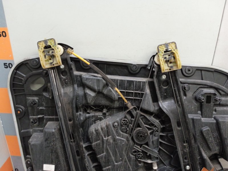 Стеклоподъемник электр. передний правый