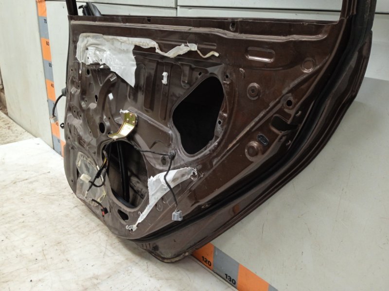 Дверь задняя правая