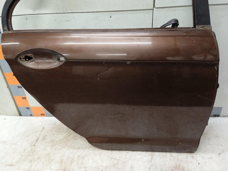 Дверь задняя правая