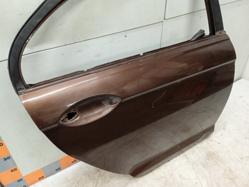 Дверь задняя правая