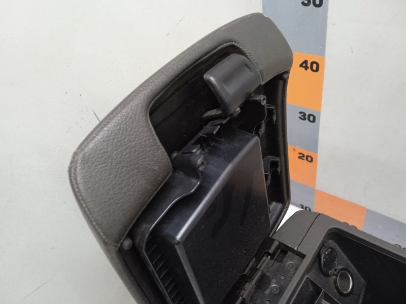 Подлокотник