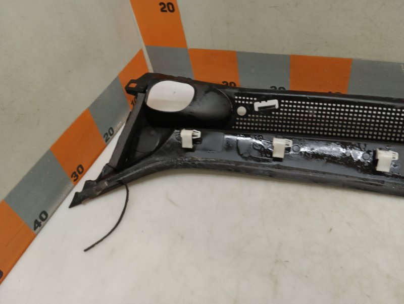 Решетка стеклоочистителей (Жабо)