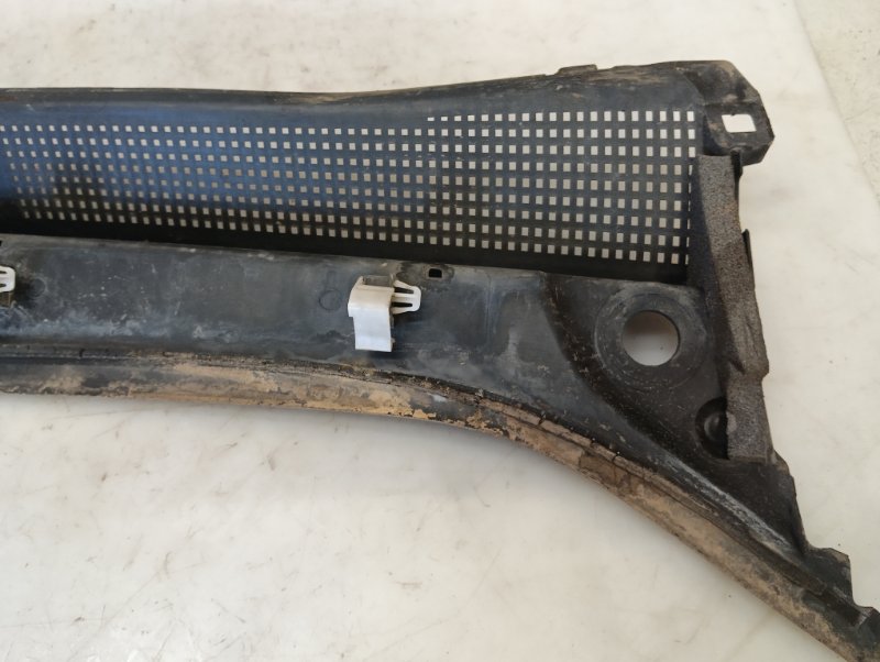 Решетка стеклоочистителей (Жабо)