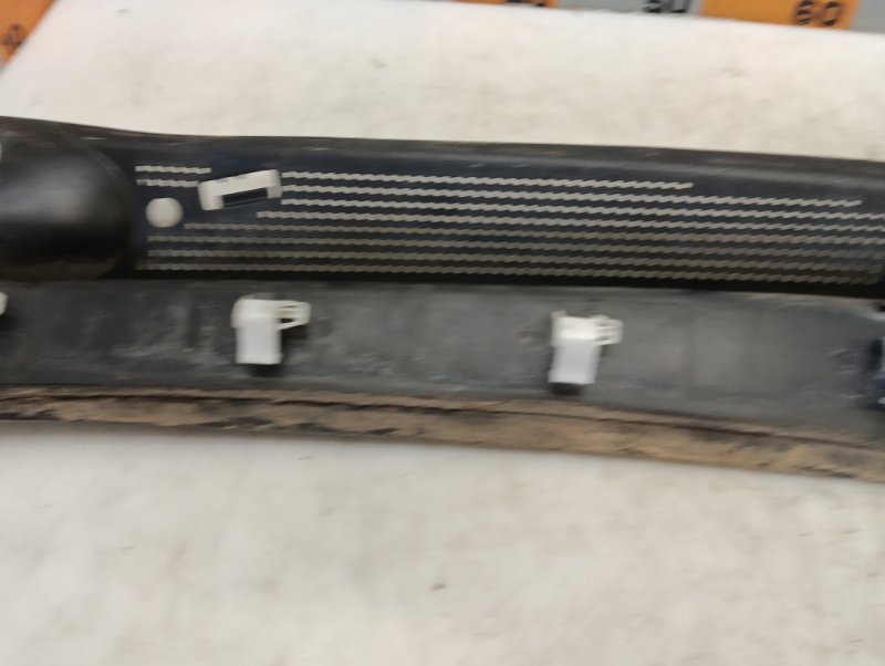 Решетка стеклоочистителей (Жабо)