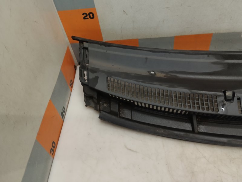 Решетка стеклоочистителей (Жабо)