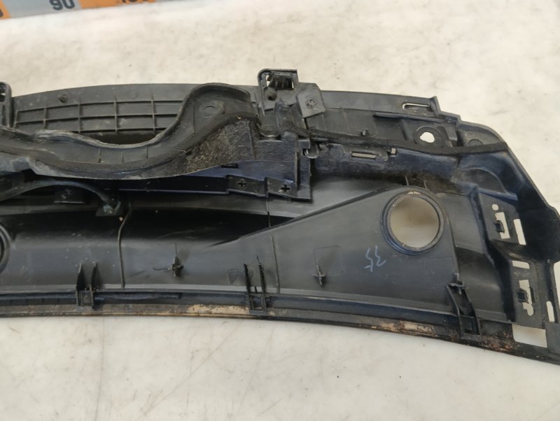 Решетка стеклоочистителей (Жабо)