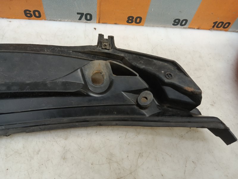 Планка под лобовое стекло