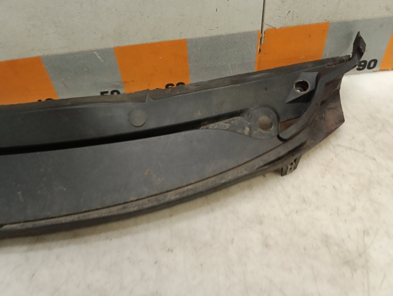 Планка под лобовое стекло