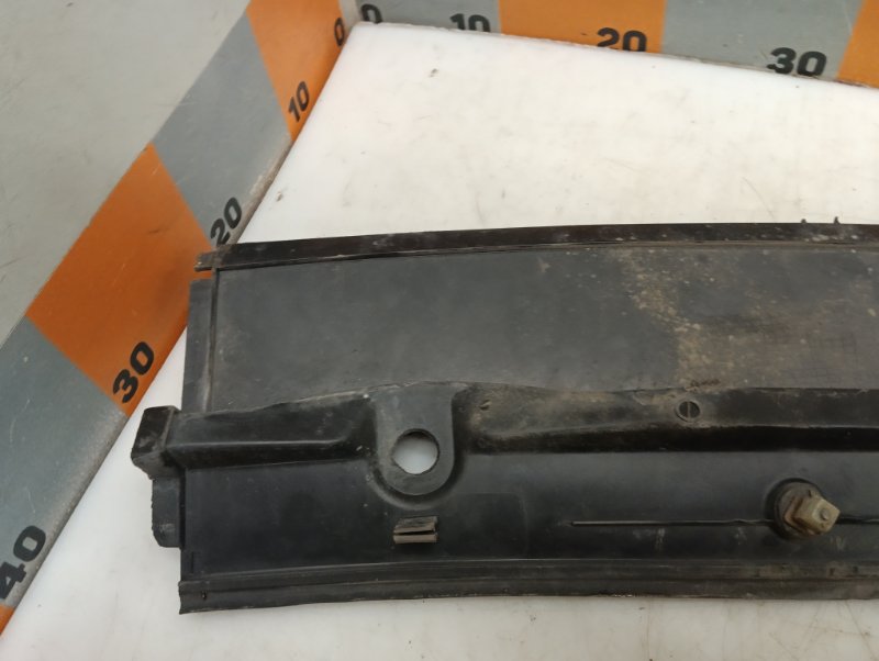 Планка под лобовое стекло