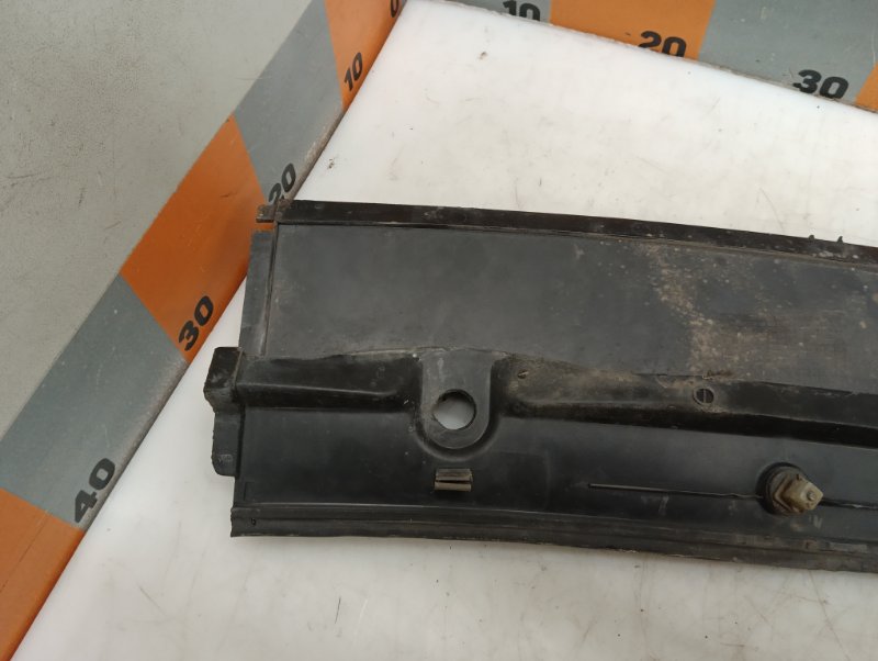 Планка под лобовое стекло