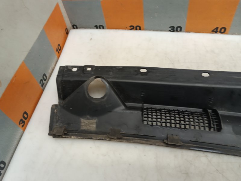 Планка под лобовое стекло