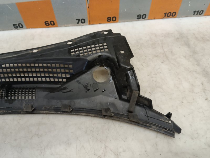 Планка под лобовое стекло