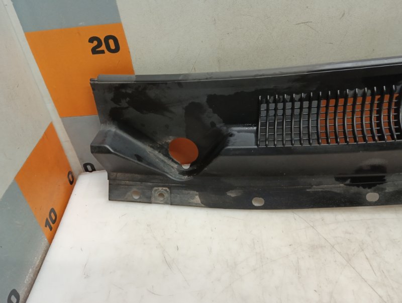 Планка под лобовое стекло