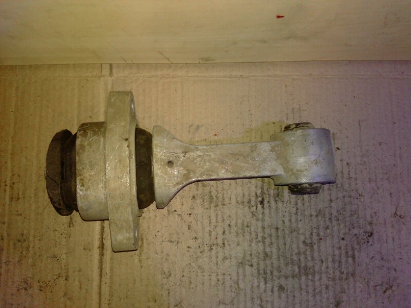 Опора двигателя