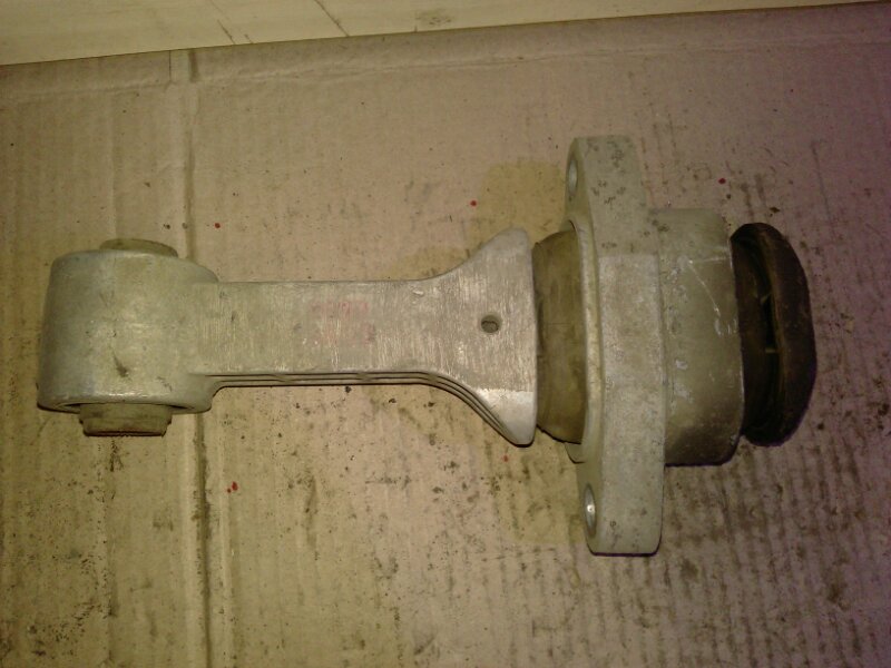 Опора двигателя