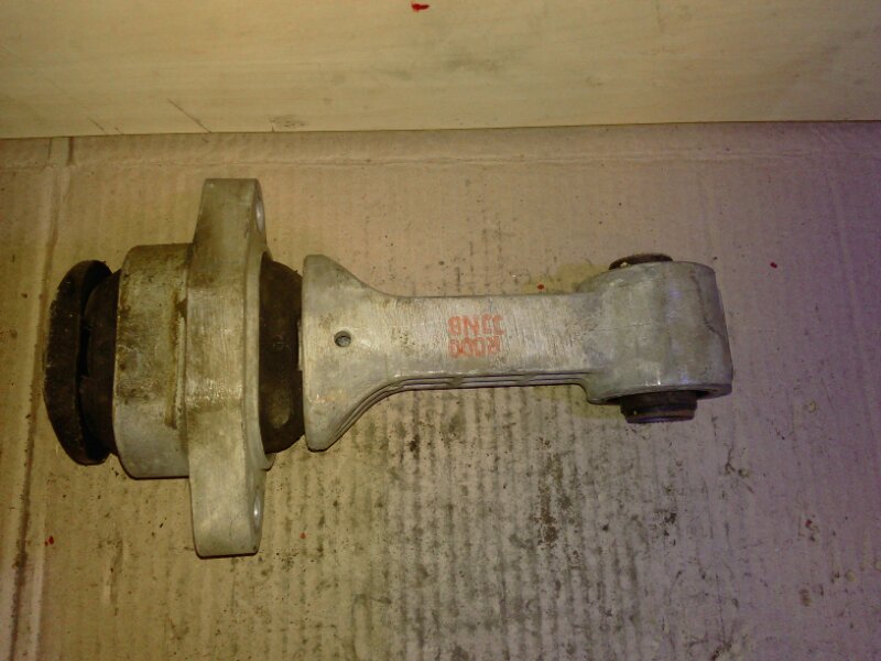 Опора двигателя