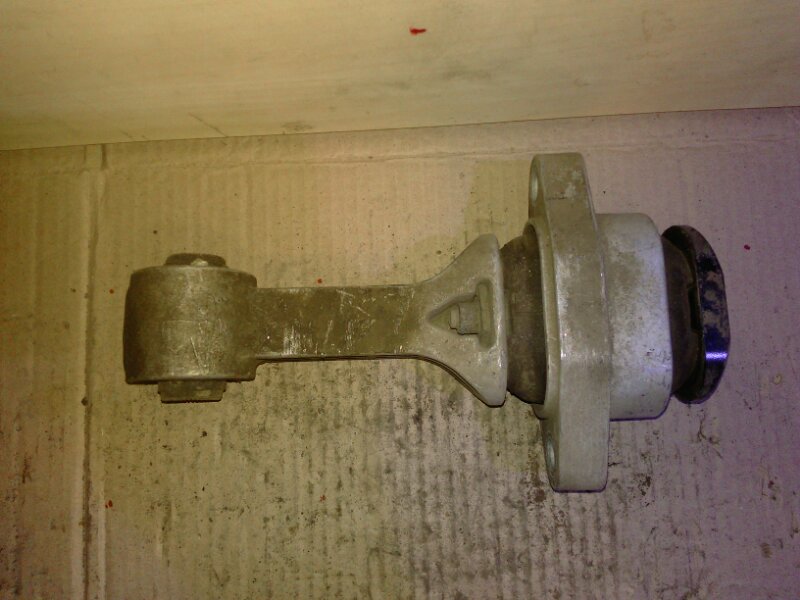 Опора двигателя