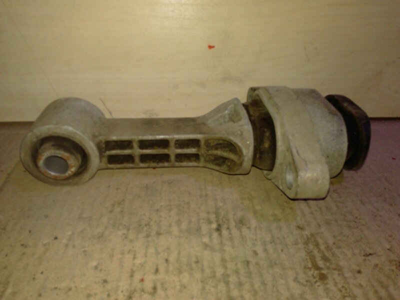 Опора двигателя